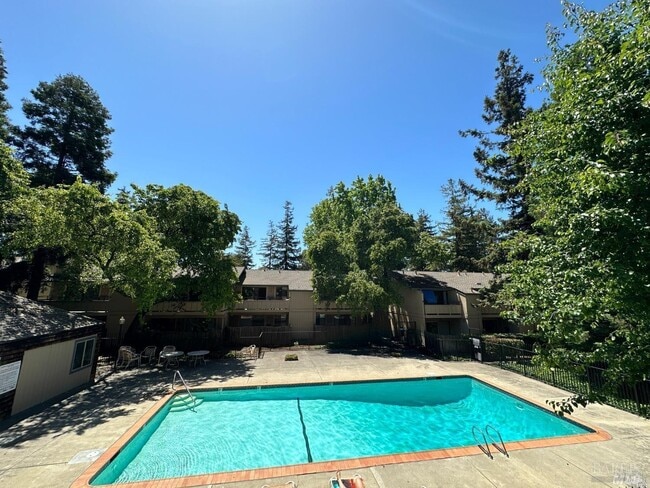 Building Photo - 2161 Northwood Cir