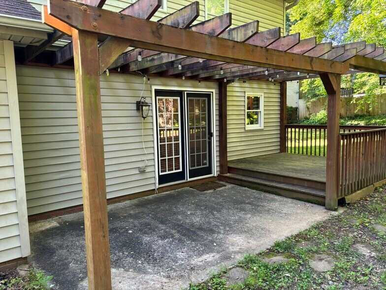 Building Photo - 2501 Water Run Ct
