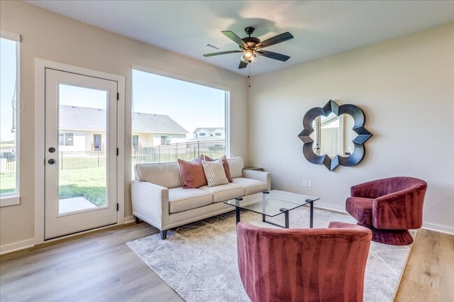 Building Photo - Fox Creek-Tracy Plan MODEL (NOT FOR RENT)