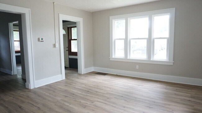 Building Photo - Charming Fully Remodeled Home with 4 Garage Stalls & Park Access in Central Minot