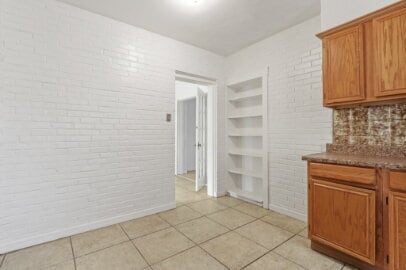 Building Photo - Kern Place- 4 bedrooms, 3 baths and Refrigerated AC.
