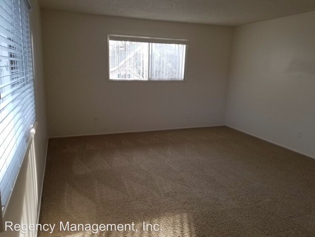 Building Photo - 704 N Broadway St