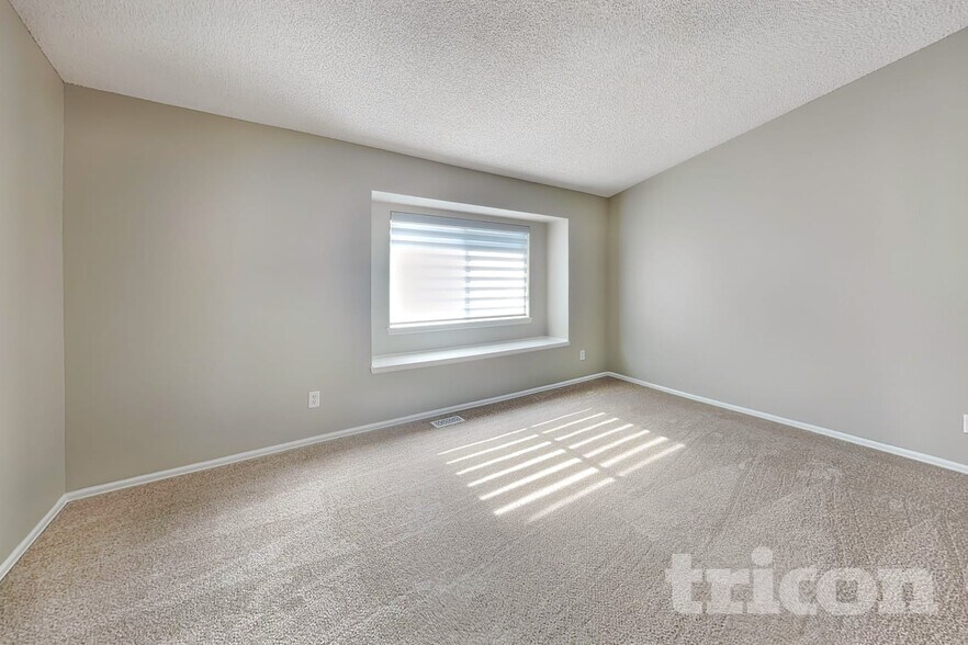 Building Photo - 8462 S Sunflower St