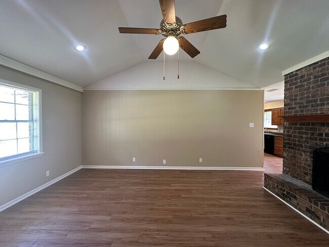 Building Photo - Charming 3 Bedroom in Flint!