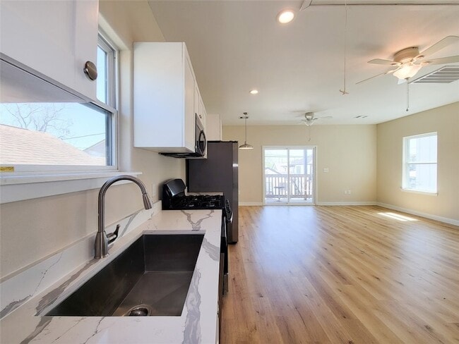 Building Photo - 1903 Mary St