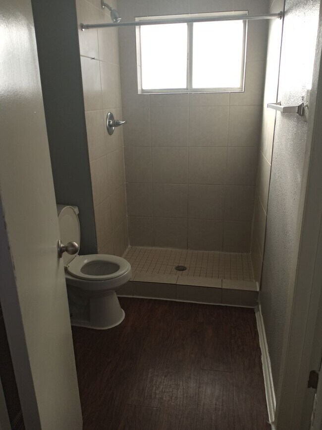 Building Photo - Brookview Duplex 6800