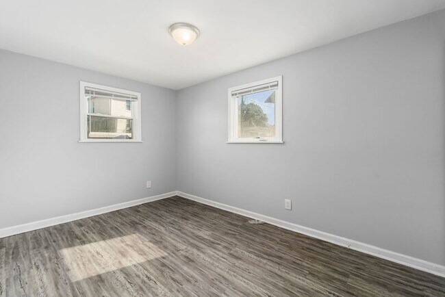 Building Photo - 280-284 N Powell Ave