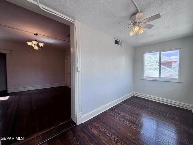 Building Photo - 215 W Rio Grande Ave