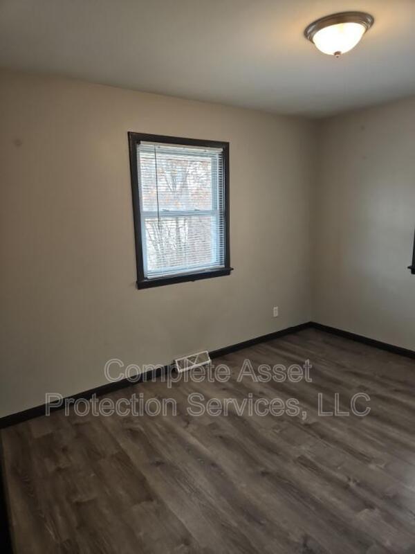 Building Photo - 3707 S Liverpool Rd