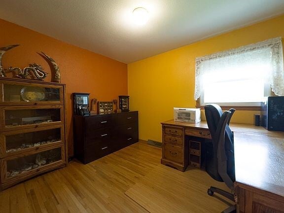 Building Photo - 525 Maple Ln