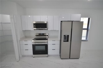 Building Photo - 2132 Barker Blvd