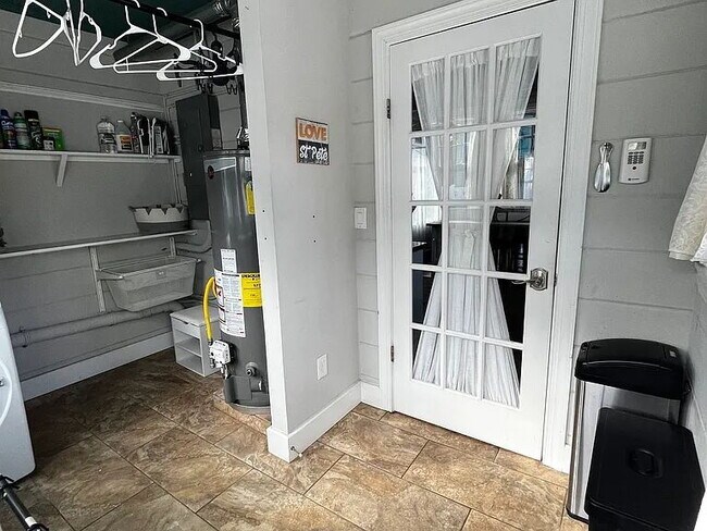 Building Photo - Fully Furnished Downtown St. Pete Craftsman | Walk to Hospitals & Waterfront