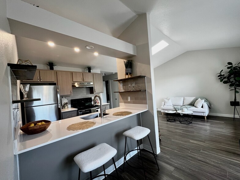 1x1S Vaulted Ceiling - Bull Mountain