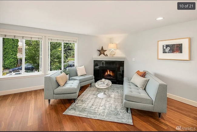 Building Photo - Modern 3Bed/3Bath Townhouse in Seattle - $3,500!!