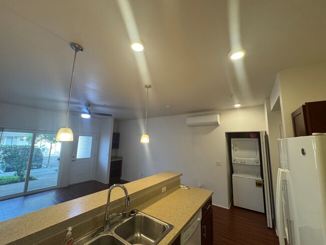 Building Photo - Charming 2-Bedroom/2-Bath - $2700.00 (Kapo...