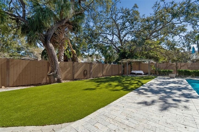 Building Photo - 344 21st Ave NE