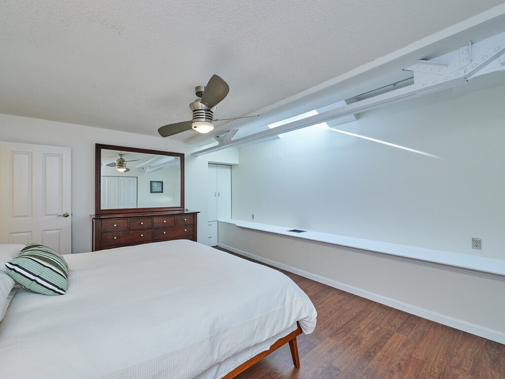 Building Photo - 106 13th St