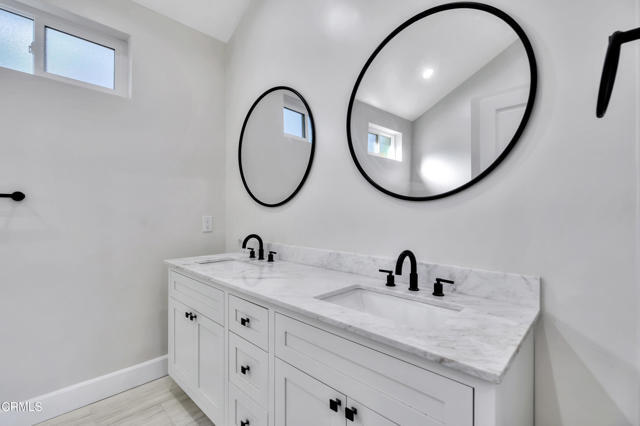 Building Photo - 827 Parkman Dr