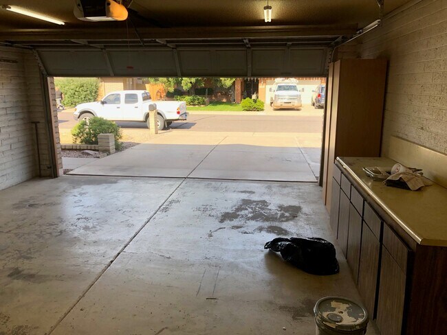 Building Photo - 1203 W Cheyenne Dr