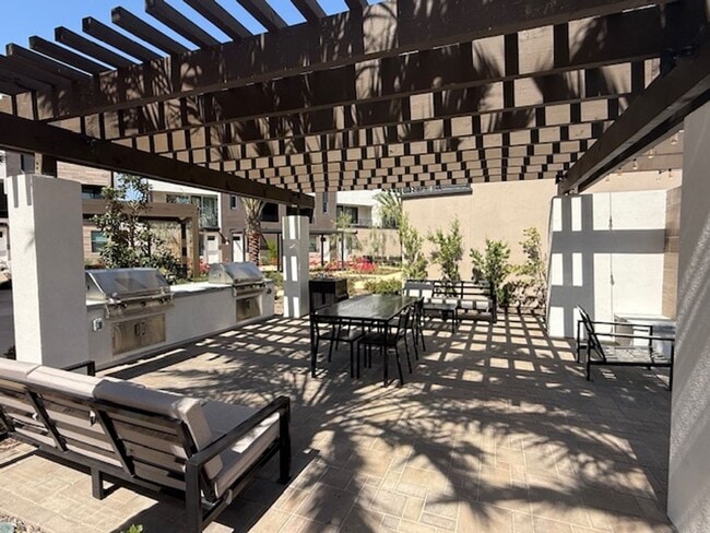 Building Photo - BEAUTIFUL BRAND NEW TOWNHOME IN STANTON FOR LEASE