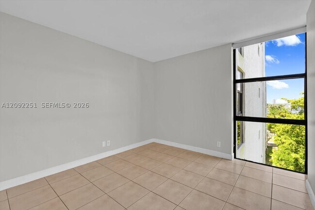 Building Photo - 17021 N Bay Rd