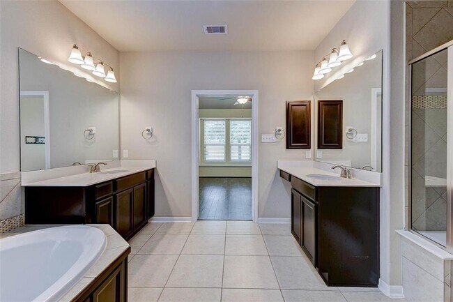 Building Photo - 2603 Deerwood Heights Ln