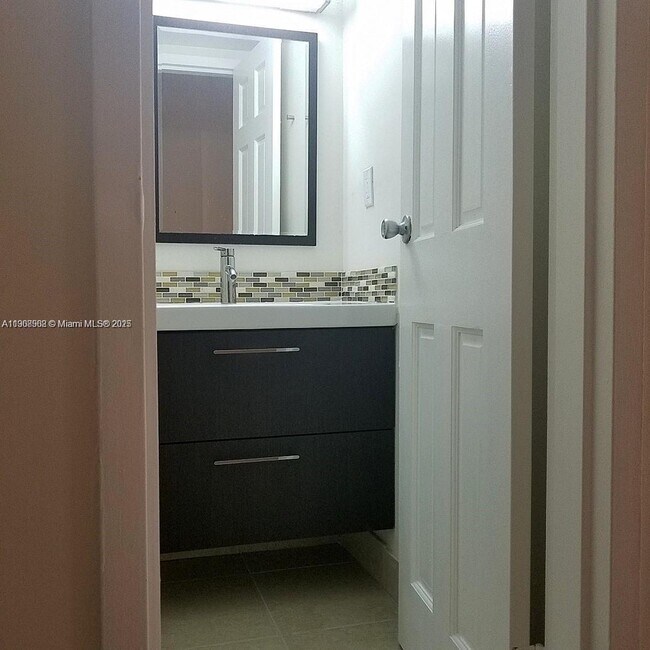 Building Photo - 17021 N Bay Rd