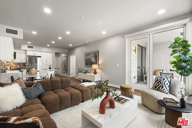 Building Photo - 7428 Santa Monica Blvd