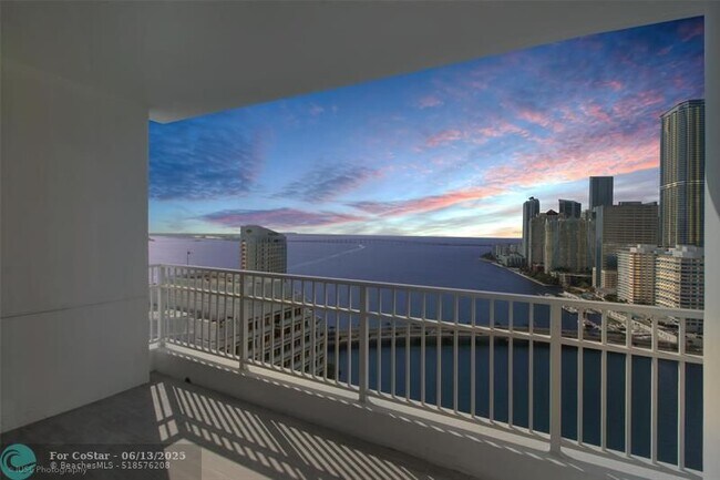 Primary Photo - 701 Brickell Key Blvd