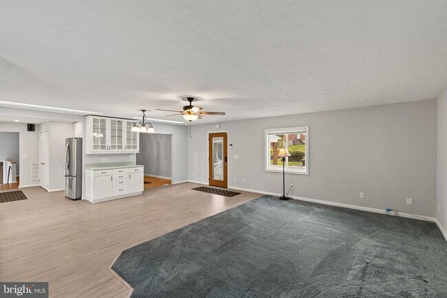 Building Photo - 8006 Woodhaven Ct
