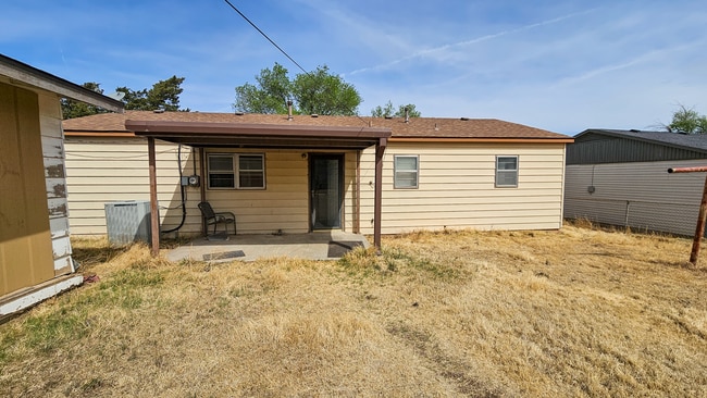 Building Photo - Featured Property