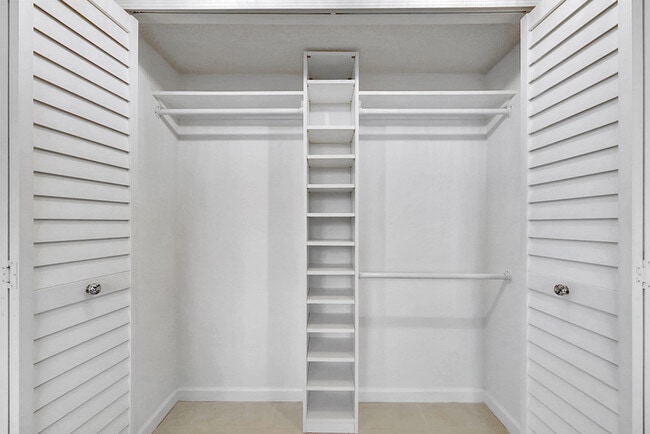 Building Photo - 5059 N Hwy A1A