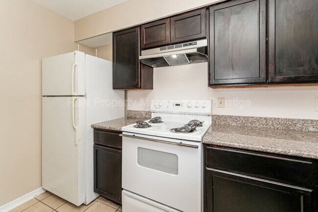 Building Photo - 1520 Yale St