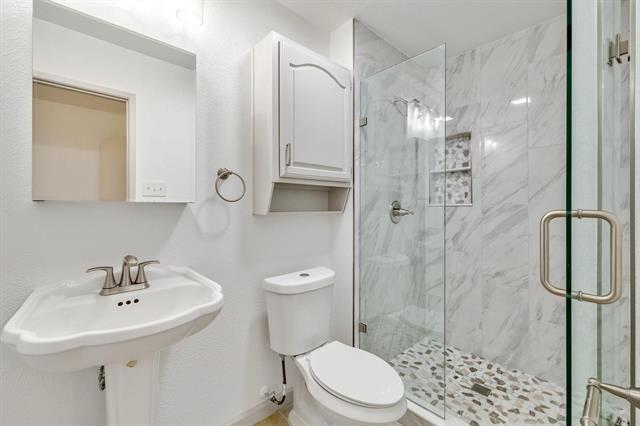 Building Photo - 3017 Rockett Dr