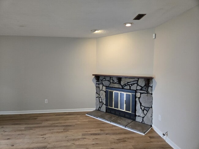 Building Photo - 4803 E Indian Trail