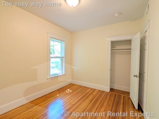 Building Photo - 8-10 Lowell Cir Unit #2