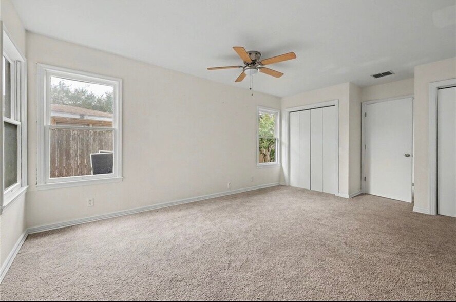 Building Photo - 942 Delaine Dr