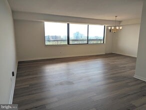 Building Photo - 3709 S George Mason Dr