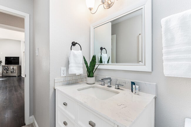 Building Photo - 1043 Grand Jct Dr