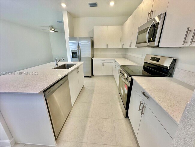 Building Photo - 114 SW 184th Ave