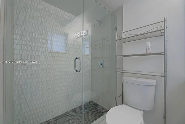 Building Photo - 81 Edgewater Dr