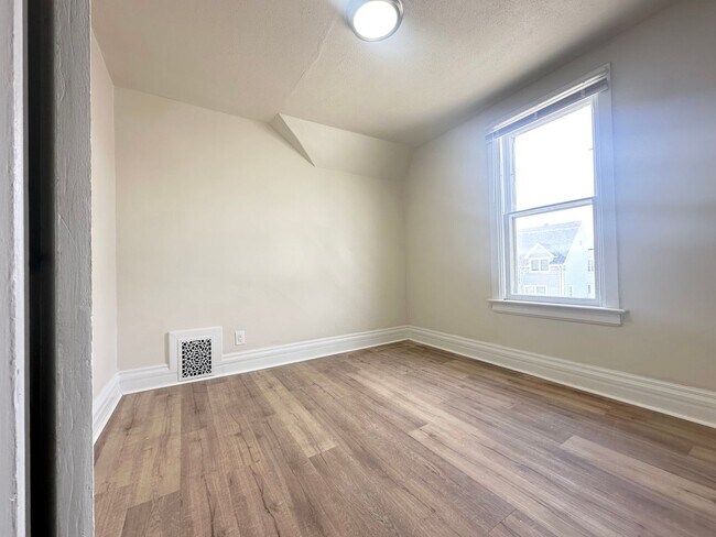 Building Photo - 1201 S 15th St