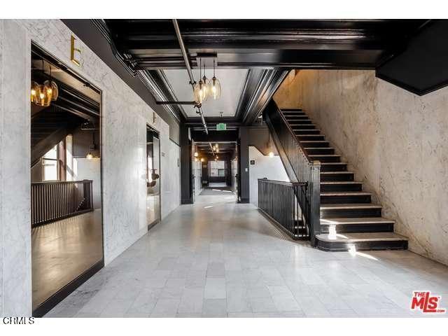 Building Photo - 460 S Spring St