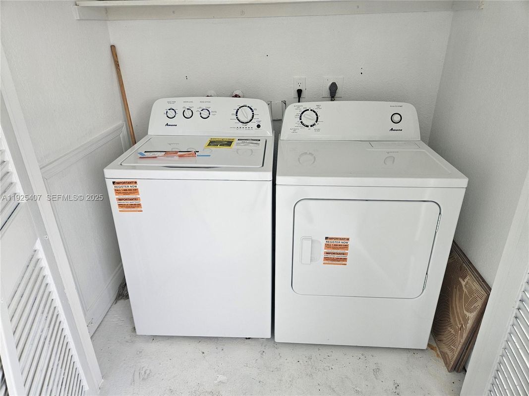 Building Photo - 4479 Oak Terrace Dr