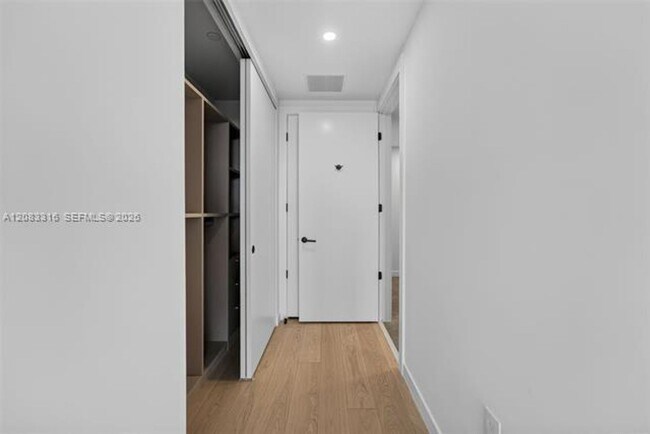 Building Photo - 2200 Brickell Ave