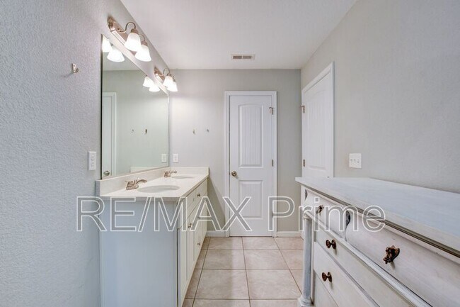 Building Photo - 8028 Glade Rd