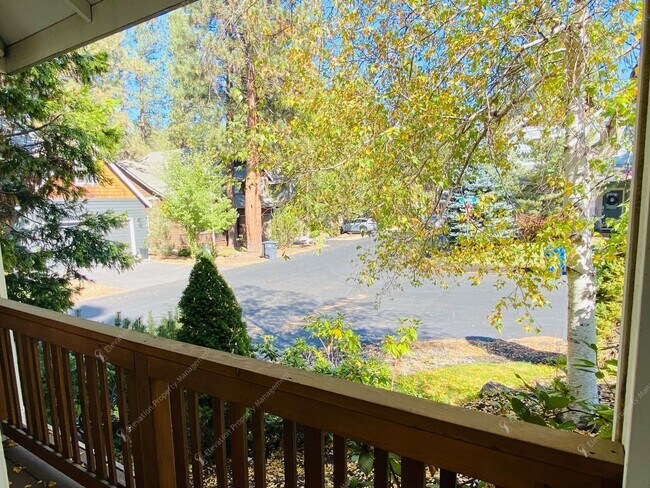 Building Photo - Beautiful, updated 3 BR on westside close to tons of recreation!