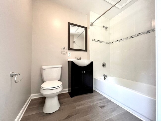Building Photo - Stunning 4BR/2BA Home in Charlotte!