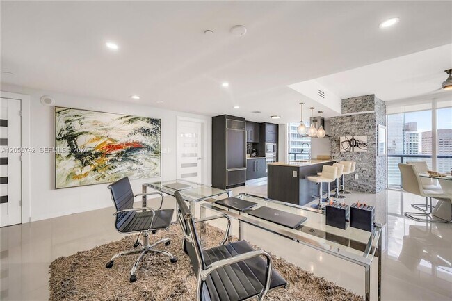 Building Photo - 495 Brickell Ave