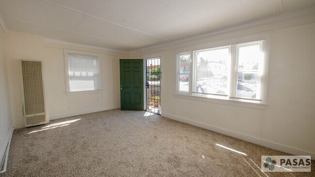 Building Photo - Historical 1 bedroom Cottage with yard!